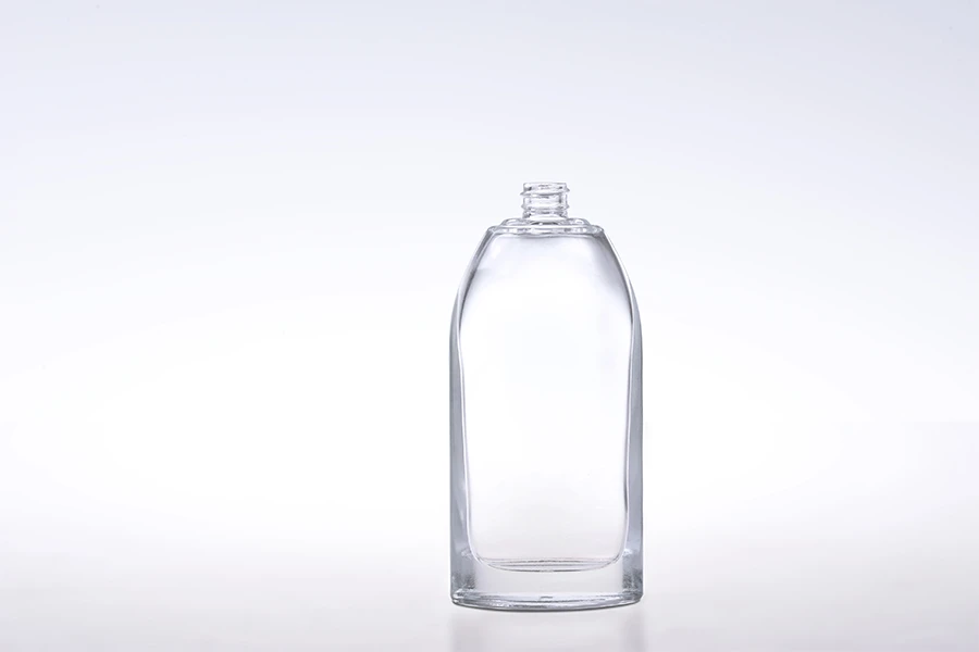Staklena flašica 45mL sa aluminijumskim srebrnim sprejom i zatvaračem Staklena flašica 45mL sa aluminijumskim srebrnim sprejom i zatvaračem