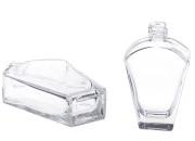 Staklena bočica za parfem 50mL, posebnog "V" oblika, 18/415