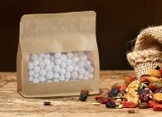 Kraft DoyPack 137x66x123mm - 50 kom vrećica na termo zatvaranje, sa prozorom, sigurnosnom tračicom i zipom, spoljnom i unutrašnjom providnom oblogom i četvrtastim dnom -grupa_slika