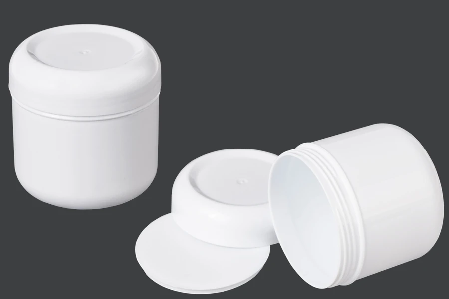 Plastična bela kutijica 100mL, sa plastičnim belim zatvaračem i međupoklopcem - 12 kom Plastična bela kutijica 100mL, sa plastičnim belim zatvaračem i međupoklopcem - 12 kom