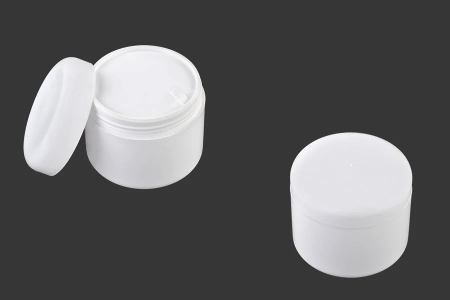 Plastična bela kutija sa duplim dnom 150mL, sa zatvaračem i međupoklopcem - 12 kom Plastična bela kutija sa duplim dnom 150mL, sa zatvaračem i međupoklopcem - 12 kom