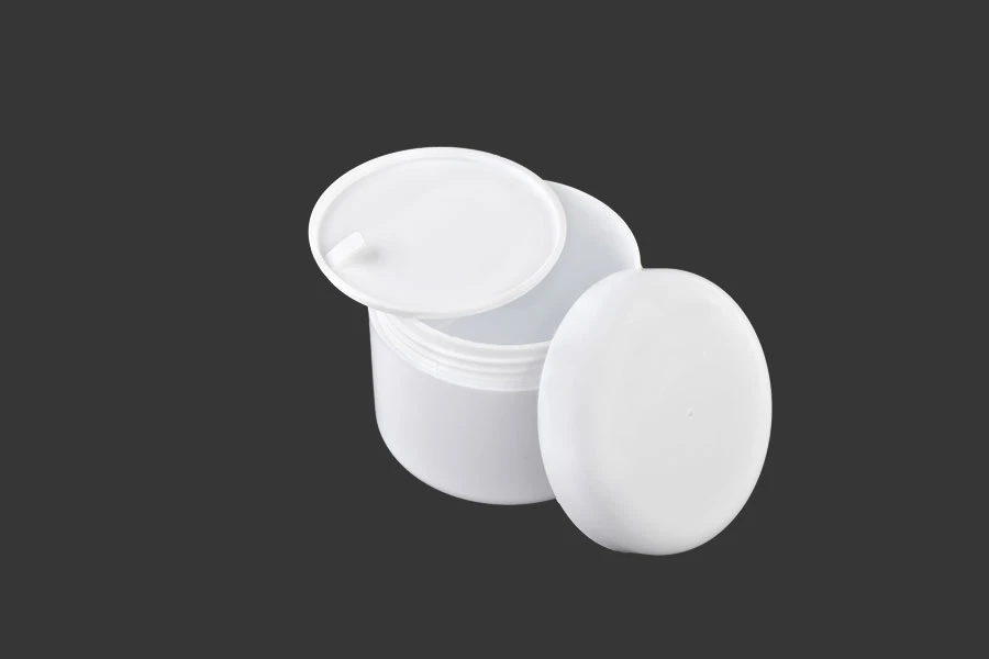 Plastična bela kutija sa duplim dnom 150mL, sa zatvaračem i međupoklopcem - 12 kom Plastična bela kutija sa duplim dnom 150mL, sa zatvaračem i međupoklopcem - 12 kom