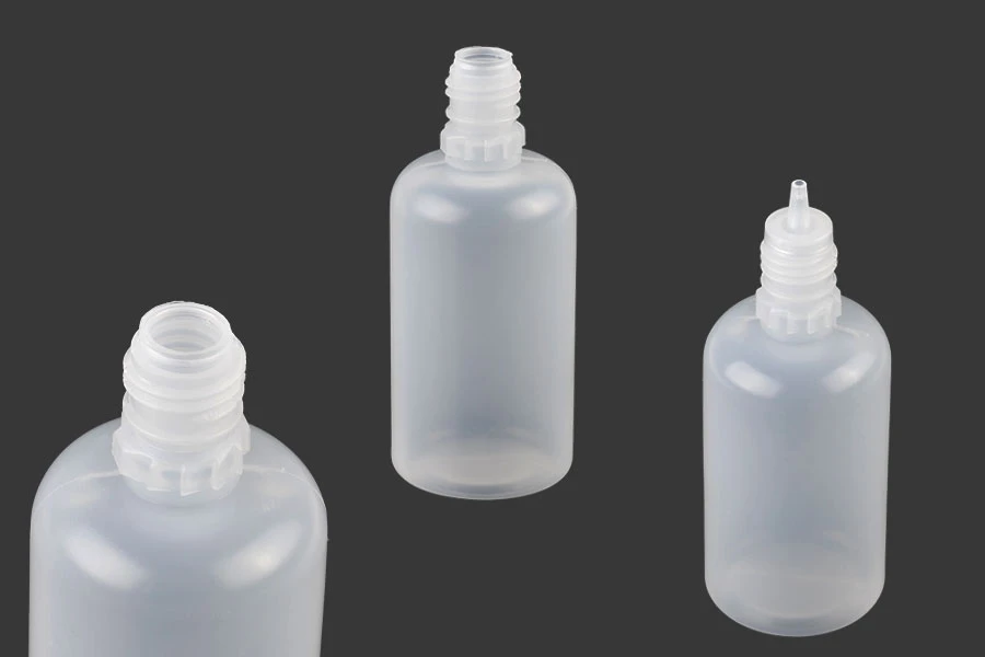 Plastična poluprovidna flašica 50mL sa crnim plastičnim zatvaračem CRC i plastičnom kapalicom, za elektronske cigarete - 50 kom Plastična poluprovidna flašica 50mL sa crnim plastičnim zatvaračem CRC i plastičnom kapalicom, za elektronske cigarete - 50 kom
