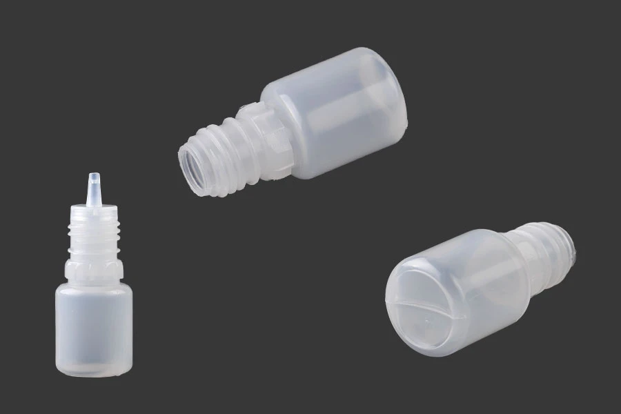 Plastična poluprovidna flašica 5mL sa crnim plastičnim zatvaračem CRC i plastičnom kapalicom, za elektronske cigarete - 50 kom Plastična poluprovidna flašica 5mL sa crnim plastičnim zatvaračem CRC i plastičnom kapalicom, za elektronske cigarete - 50 kom