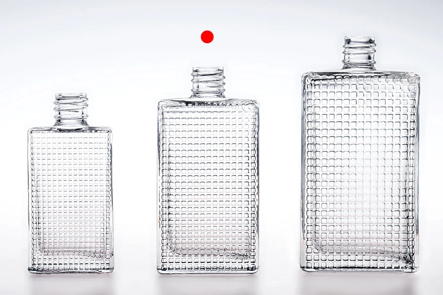 Četvrtasta bočica za parfeme 50mL sa reljefom (18/415)