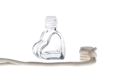 Bočica za osveživač automobila 4mL, srce sa plastičnim čepom, drvenim zatvaračem i zakačkom - 25 kom-9