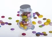 Staklena teglica u obliku medveda 80mL sa aluminijumskim zatvaračem u srebrnoj boji-