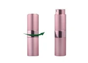 Staklena bočica 15mL sa sprejom za parfem u aluminijumskoj futroli, više boja Staklena bočica 15mL sa sprejom za parfem u aluminijumskoj futroli, više boja