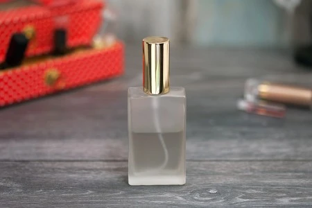 Staklena četvrtasta bočica od peskiranog stakla za parfeme 60mL (18/415)-5