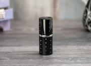 Staklena bočica 50mL sa sprejom u aluminijumskoj futroli u više boja, sa štrasom Staklena bočica 50mL sa sprejom u aluminijumskoj futroli u više boja, sa štrasom