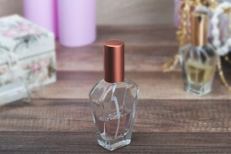 Staklena bočica za parfem 50mL, posebnog "V" oblika, 18/415-7
