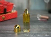Staklene flašice za parfeme 30mL, sa sprejom i zatvaračem, u više boja Staklene flašice za parfeme 30mL, sa sprejom i zatvaračem, u više boja