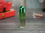 Staklene flašice za parfeme 30mL, sa sprejom i zatvaračem, u više boja Staklene flašice za parfeme 30mL, sa sprejom i zatvaračem, u više boja