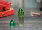 Staklene flašice za parfeme 30mL, sa sprejom i zatvaračem, u više boja Staklene flašice za parfeme 30mL, sa sprejom i zatvaračem, u više boja