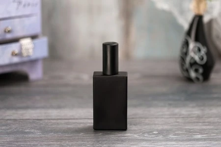Četvrtasta bočica za parfem 50mL crne boje, 18/415-5