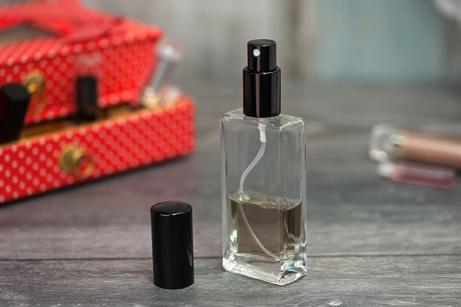 Četvrtasta bočica 50mL za parfem, 18/415