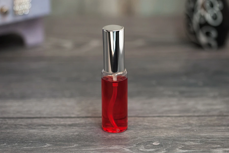 Staklena bočica za parfem 30mL plastičan sprej i aluminijumski zatvarač u 2 boje - (minimalna porudžbina 1 kutija) Staklena bočica za parfem 30mL plastičan sprej i aluminijumski zatvarač u 2 boje - (minimalna porudžbina 1 kutija)