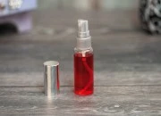 Staklena bočica za parfem 30mL plastičan sprej i aluminijumski zatvarač u 2 boje - (minimalna porudžbina 1 kutija) Staklena bočica za parfem 30mL plastičan sprej i aluminijumski zatvarač u 2 boje - (minimalna porudžbina 1 kutija)