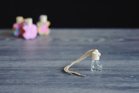Bočica za osveživač automobila 4mL, srce sa plastičnim čepom, drvenim zatvaračem i zakačkom - 25 kom-8