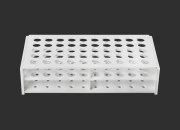 Plastični beli stalak 212x107x50 mm – 50 mesta (prečnik otvora 13 mm)