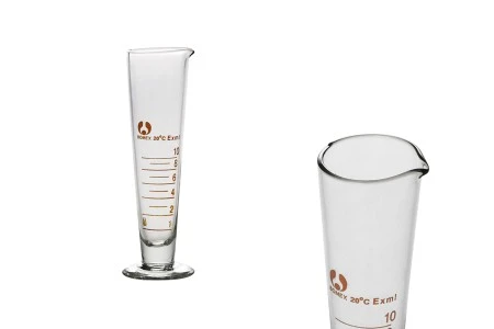 Staklena menzura zapremine 10mL-1