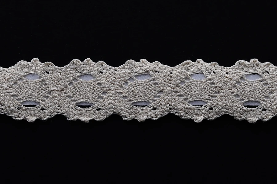 Bež pamučna čipka širine 25mm sa samolepljivom trakom - komad je 4,6 metara-slika_proizvoda