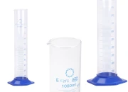 Staklena menzura 1000 ml sa plastičnim plavim postoljem-slika_proizvoda