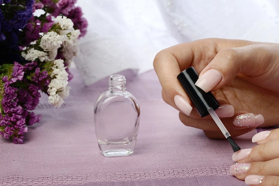 Staklena bočica 10mL za lak za nokte, sa četkicom Staklena bočica 10mL za lak za nokte, sa četkicom