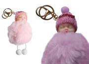 Čupavi privezak u obliku bebe, raznih boja-