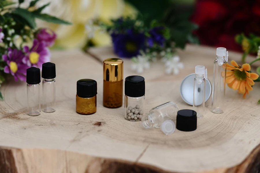 Mini staklena bočica 1mL, sa crnim, plastičnim navojnim zatvaračem - 25 kom-dimenzije_slike