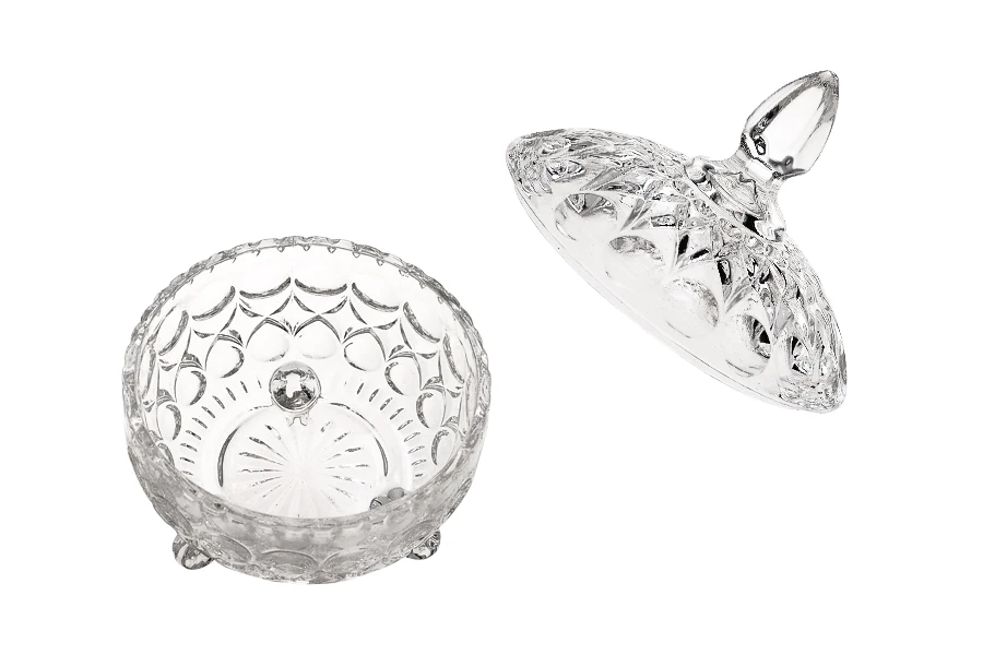 Staklena okrugla fondanjerica sa poklopcem, 3 nogice i izrezbane motive 120x95 mm-grupa_slika