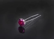 Dekorativna metalna ukosnica sa kamenčićima, u obliku ruže (širina 18 mm) - 20 kom Dekorativna metalna ukosnica sa kamenčićima, u obliku ruže (širina 18 mm) - 20 kom