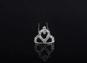 Dekorativna metalna ukosnica sa kamenčićima, u obliku krune (širina 25 mm, visina 17 mm) - 20 kom-slika_proizvoda