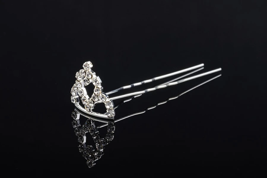 Dekorativna metalna ukosnica sa kamenčićima, u obliku krune (širina 25 mm, visina 17 mm) - 20 kom-dimenzije_slike