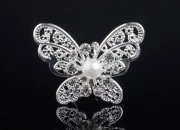 Dekorativna metalna ukosnica sa biserom i kamenčićima, u obliku leptira (širina 43 mm, visina 31 mm) - 20 kom-slika_proizvoda
