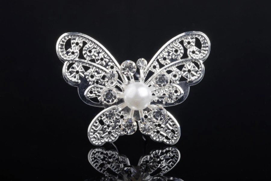 Dekorativna metalna ukosnica sa biserom i kamenčićima, u obliku leptira (širina 43 mm, visina 31 mm) - 20 kom-slika_proizvoda