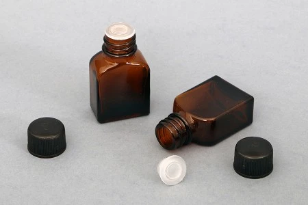 Staklena smeđa bočica 8mL sa crnim plastičnim zatvaračem i čepom-6