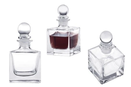 Staklena četvrtasta flašica 60mL, za pića F15.5-3