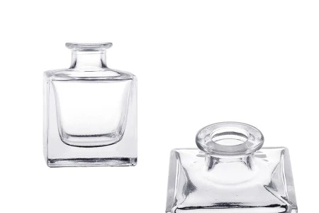 Staklena četvrtasta flašica 60mL, za pića F15.5-1