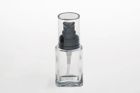 Staklena četvrtasta bočica 30mL za kreme sa crnom plastičnom pumpicom i providnim zatvaračem-3