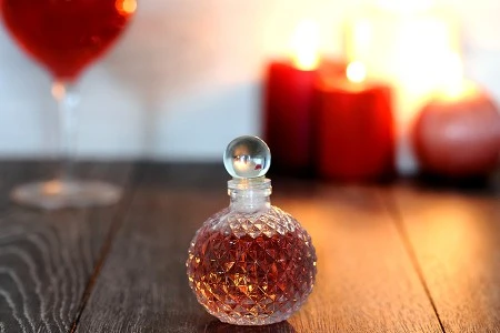 Staklena flašica sa reljefom 105mL-3