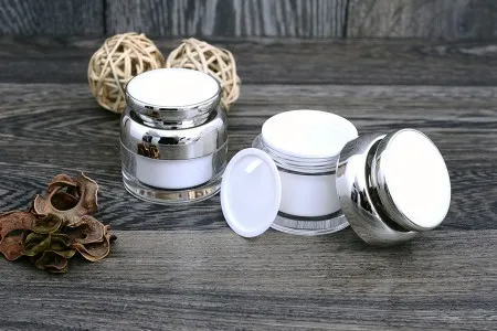 Akrilna kutijica za kremu 30mL sa srebrnim poklopcem sa zaptivkom i plastičnim međupoklopcem-6