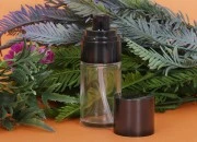 Staklena okrugla bočica 30mL za kreme sa crnom plastičnom pumpicom i crnim zatvaračem (PP18) Staklena okrugla bočica 30mL za kreme sa crnom plastičnom pumpicom i crnim zatvaračem (PP18)