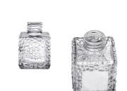 Staklena četvrtasta bočica 100mL (PP 28) sa reljefom, za osveživač prostora Staklena četvrtasta bočica 100mL (PP 28) sa reljefom, za osveživač prostora