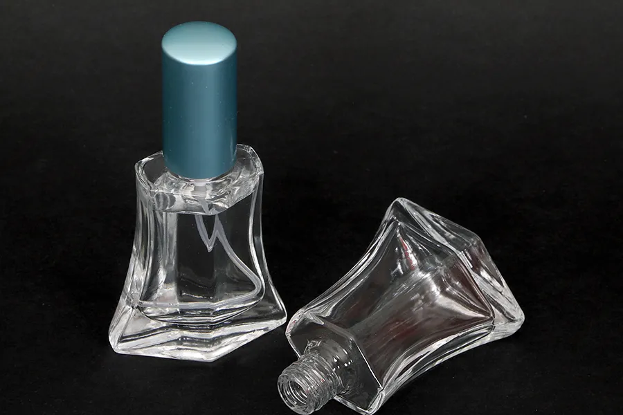 Staklena bočica za parfem u obliku romba 50mL (18/415) Staklena bočica za parfem u obliku romba 50mL (18/415)
