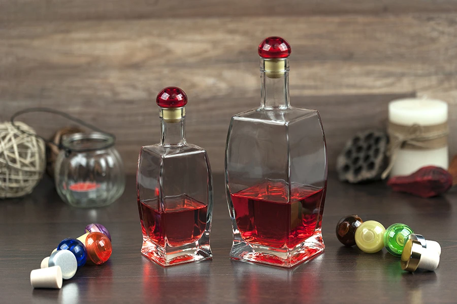 Lepa staklena četvrtasta flaša 500mL, F19 Lepa staklena četvrtasta flaša 500mL, F19