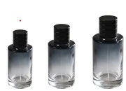 Staklena bočica 30mL sa zlatnim ili srebrnim sprejom i crnim zatvaračem (PP 15) Staklena bočica 30mL sa zlatnim ili srebrnim sprejom i crnim zatvaračem (PP 15)