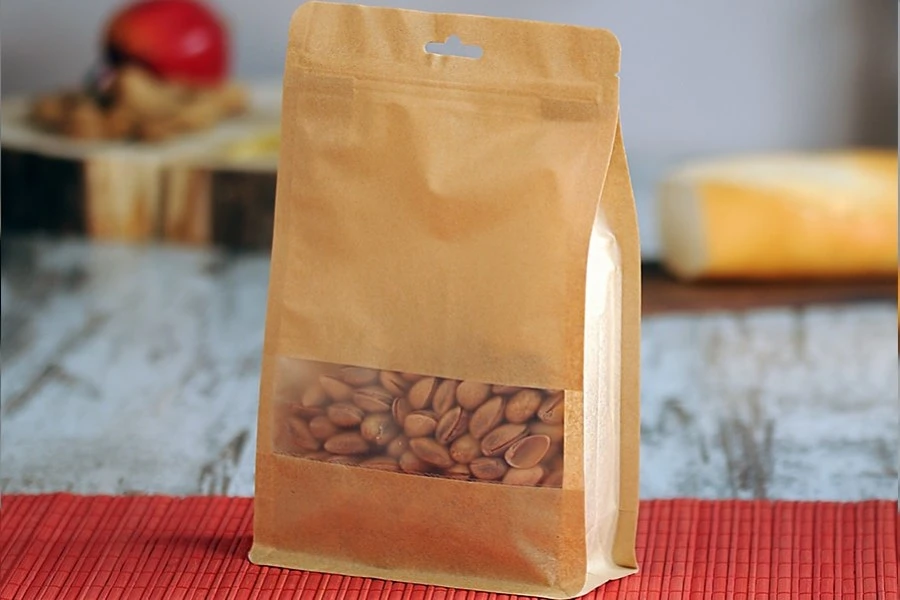 Kraft DoyPack kesice sa zip zatvaranjem, prozorom, Eurohole otvorom, unutrašnjom i spoljašnjom providnom oblogom i sa mogućnošću termo zatvaranja 140x60x240 mm - 50kom-grupa_slika