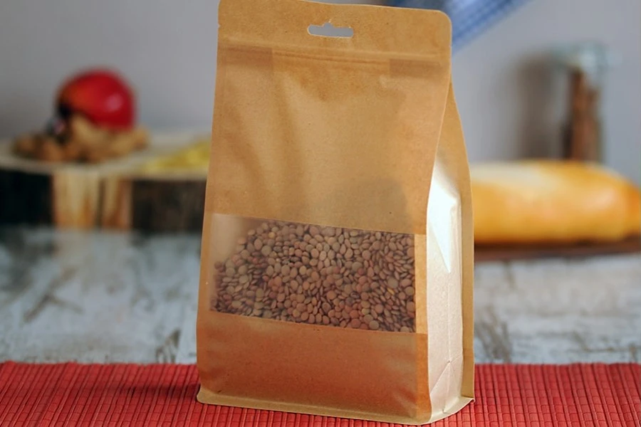 Kraft DoyPack kesice sa zip zatvaranjem, prozorom, Eurohole otvorom, unutrašnjom i spoljašnjom providnom oblogom i sa mogućnošću termo zatvaranja 160x80x260mm - 50kom