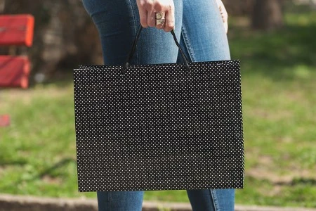 Papirna crna kesa za poklon sa belim tačkicama 370x130x280mm - 12 kom-2
